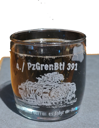 Gravierte Glasplatte mit Panzerbild und Beschriftung der Panzergrenadierbataillon 391.